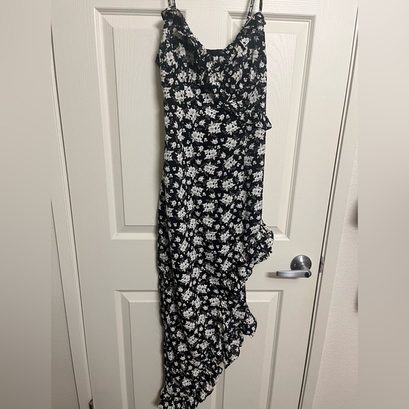 Black Floral Asymmetrical Midi Dress - Picture 4 of 9